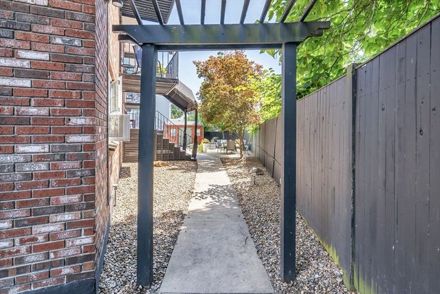 31 Symonds St 18, Salem, MA 01970