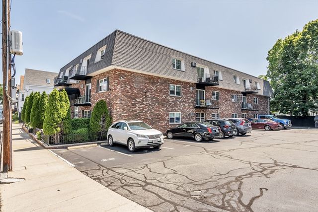 31 Symonds St 18, Salem, MA 01970