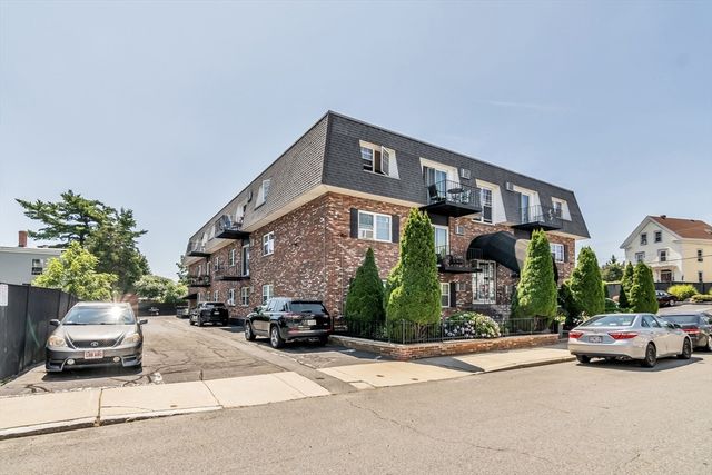 31 Symonds St 18, Salem, MA 01970