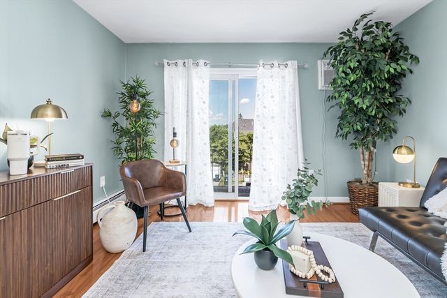 31 Symonds St 18, Salem, MA 01970