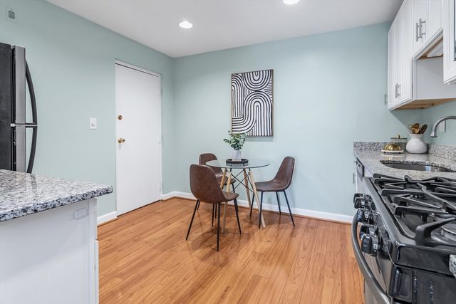 31 Symonds St 18, Salem, MA 01970