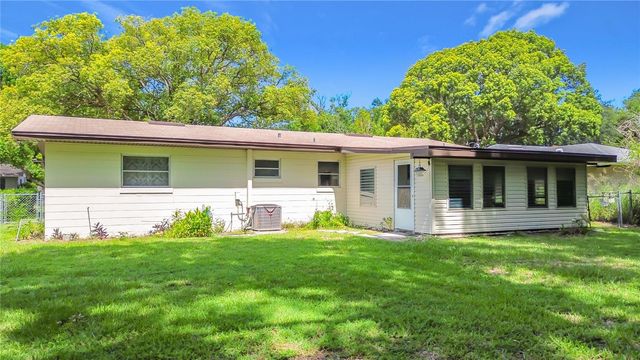 220 PINEHURST DR, Auburndale, FL 33823