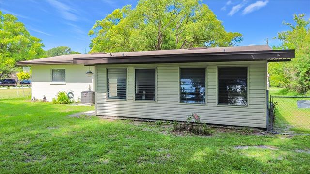 220 PINEHURST DR, Auburndale, FL 33823
