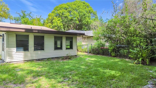 220 PINEHURST DR, Auburndale, FL 33823