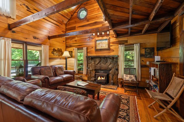 27 Bussell Ln, Gordonsville, TN 38563