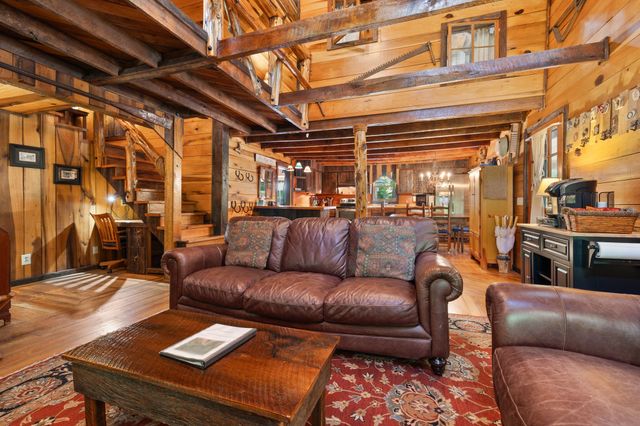 27 Bussell Ln, Gordonsville, TN 38563