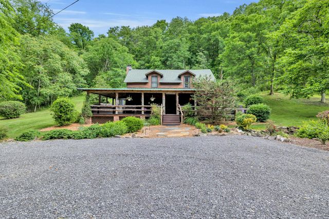 27 Bussell Ln, Gordonsville, TN 38563