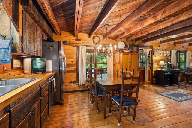 27 Bussell Ln, Gordonsville, TN 38563