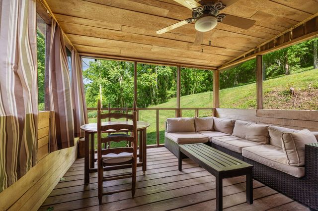 27 Bussell Ln, Gordonsville, TN 38563