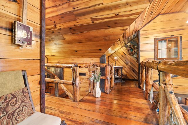 27 Bussell Ln, Gordonsville, TN 38563