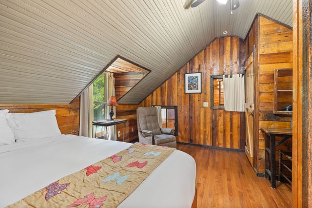 27 Bussell Ln, Gordonsville, TN 38563