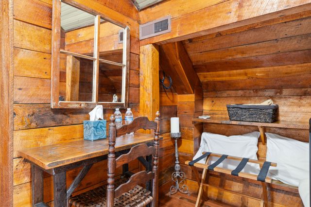 27 Bussell Ln, Gordonsville, TN 38563