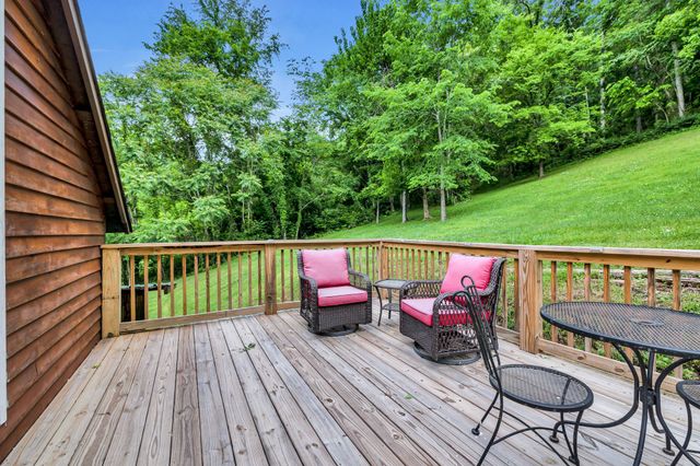 27 Bussell Ln, Gordonsville, TN 38563