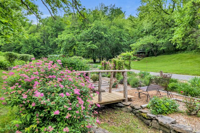 27 Bussell Ln, Gordonsville, TN 38563