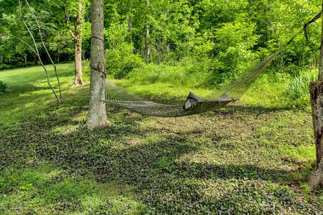 27 Bussell Ln, Gordonsville, TN 38563