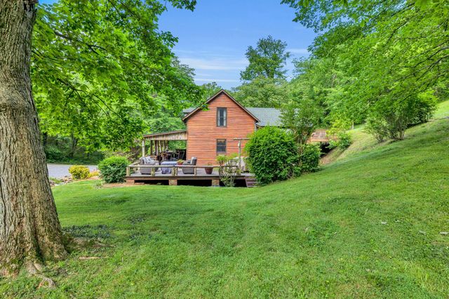27 Bussell Ln, Gordonsville, TN 38563