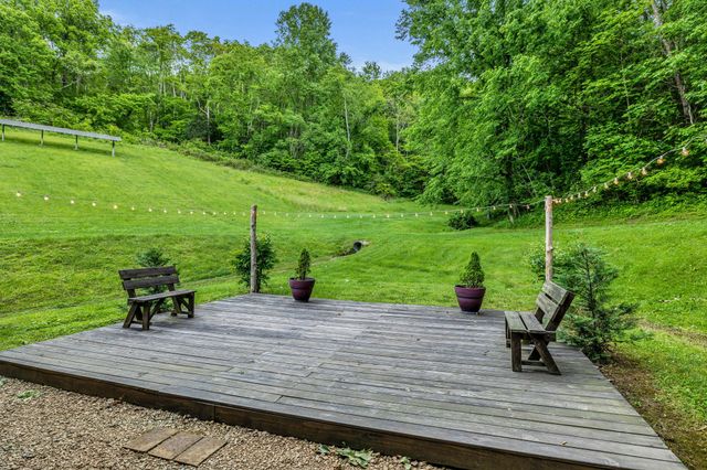 27 Bussell Ln, Gordonsville, TN 38563