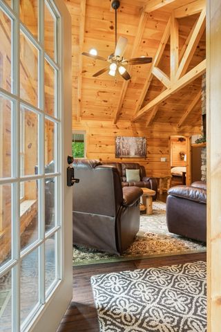 27 Bussell Ln, Gordonsville, TN 38563