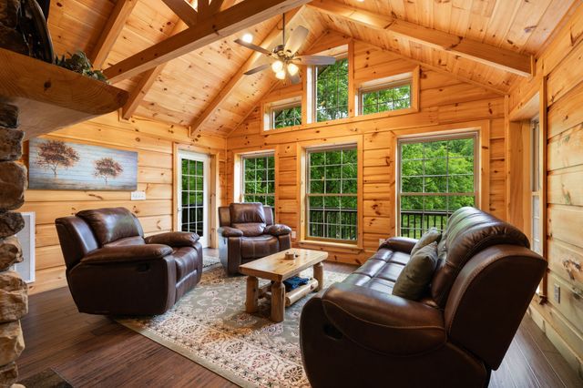 27 Bussell Ln, Gordonsville, TN 38563