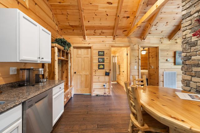 27 Bussell Ln, Gordonsville, TN 38563