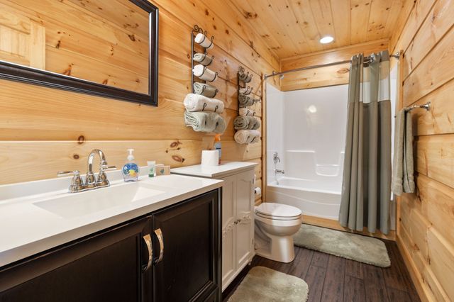 27 Bussell Ln, Gordonsville, TN 38563