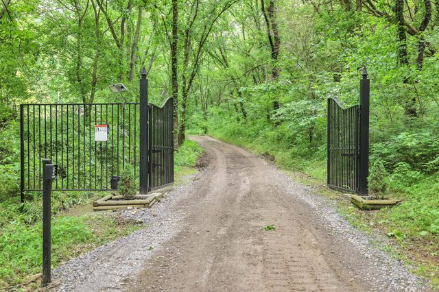 27 Bussell Ln, Gordonsville, TN 38563