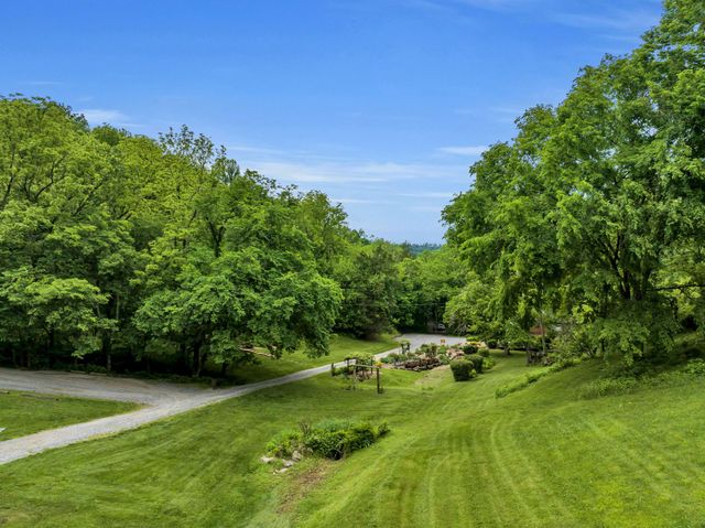 27 Bussell Ln, Gordonsville, TN 38563