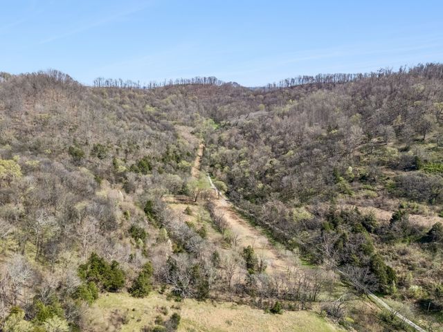 27 Bussell Ln, Gordonsville, TN 38563