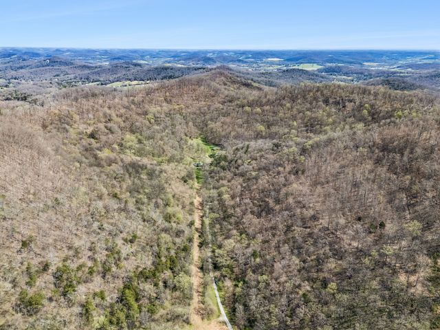 27 Bussell Ln, Gordonsville, TN 38563