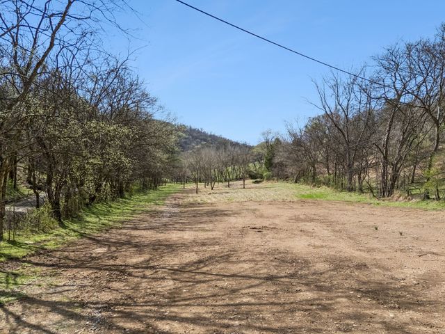 27 Bussell Ln, Gordonsville, TN 38563