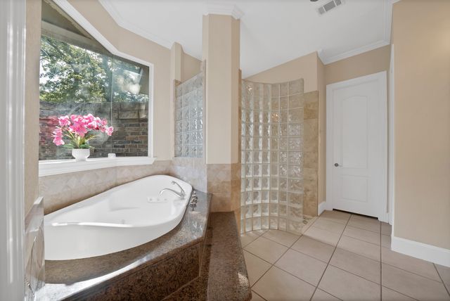 6204 Toscana Circle, Fort Worth, TX 76140