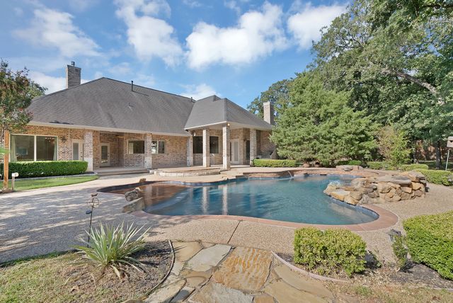 6204 Toscana Circle, Fort Worth, TX 76140