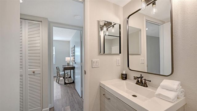 3229 BENEVA ROAD 101, Sarasota, FL 34232