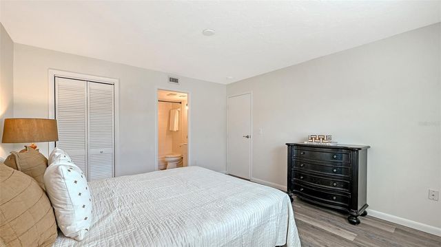 3229 BENEVA ROAD 101, Sarasota, FL 34232