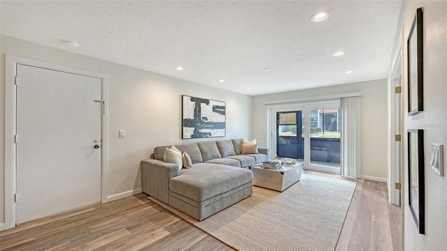 3229 BENEVA ROAD 101, Sarasota, FL 34232