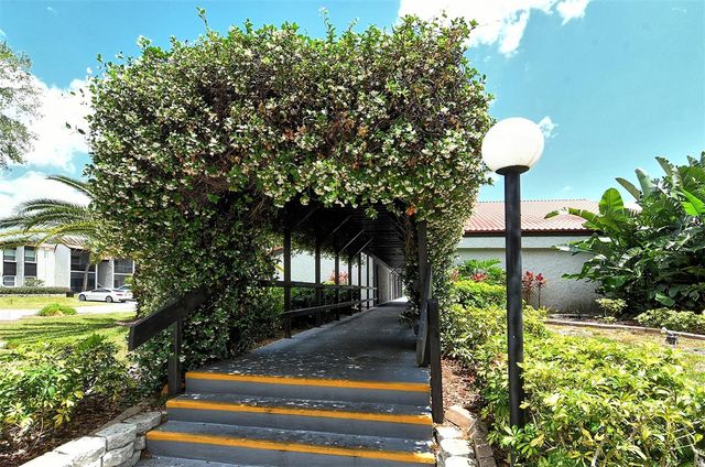 3229 BENEVA ROAD 101, Sarasota, FL 34232