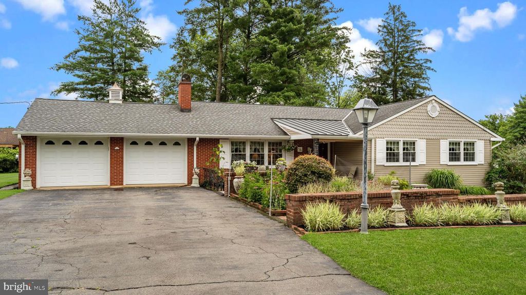 14 FARM RD, Trenton, NJ 08638