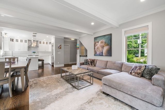 126 Walnut St 126, Wellesley, MA 02481