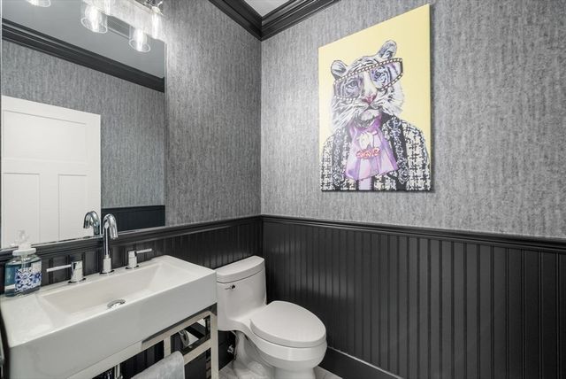 126 Walnut St 126, Wellesley, MA 02481