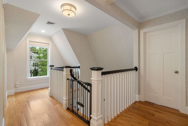 126 Walnut St 126, Wellesley, MA 02481