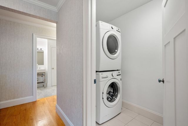 126 Walnut St 126, Wellesley, MA 02481
