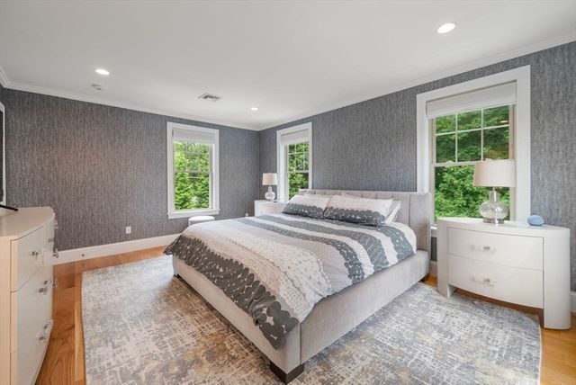 126 Walnut St 126, Wellesley, MA 02481