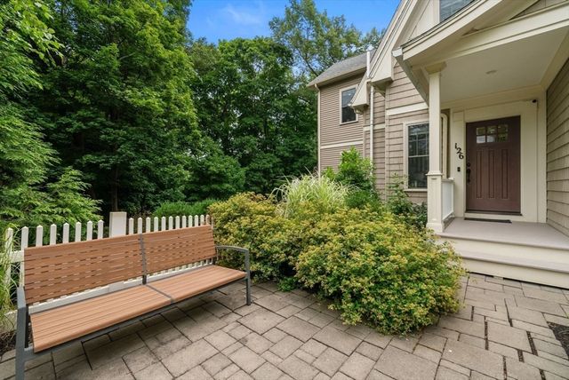 126 Walnut St 126, Wellesley, MA 02481
