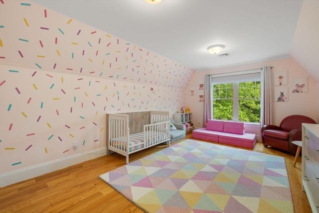 126 Walnut St 126, Wellesley, MA 02481