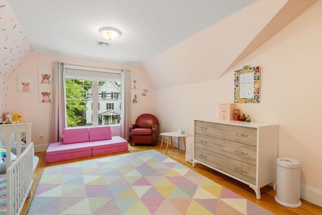 126 Walnut St 126, Wellesley, MA 02481