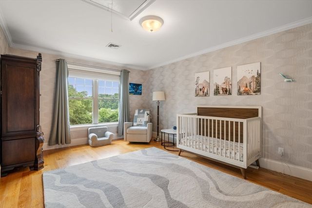 126 Walnut St 126, Wellesley, MA 02481