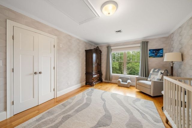126 Walnut St 126, Wellesley, MA 02481