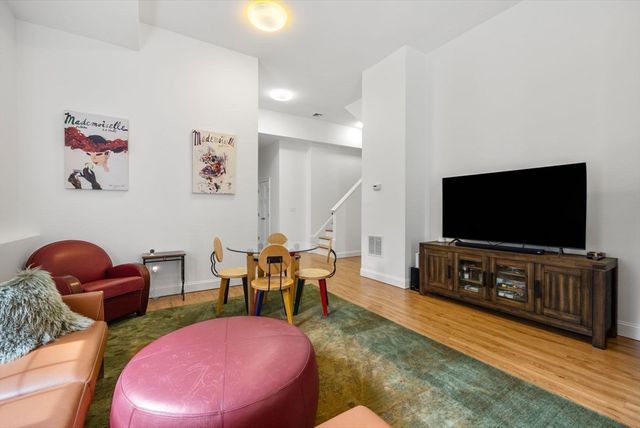 126 Walnut St 126, Wellesley, MA 02481
