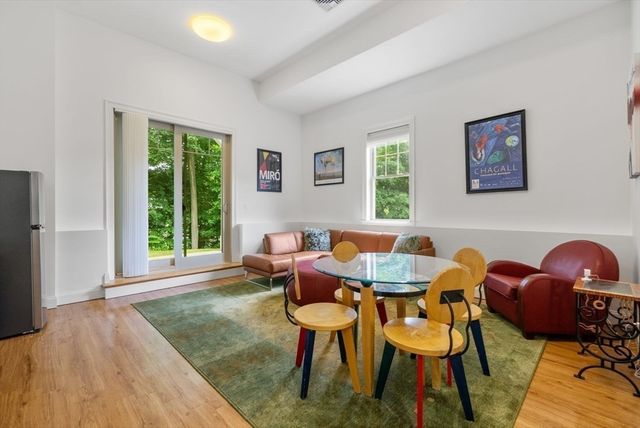 126 Walnut St 126, Wellesley, MA 02481