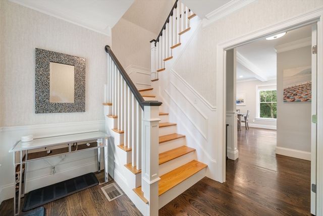 126 Walnut St 126, Wellesley, MA 02481